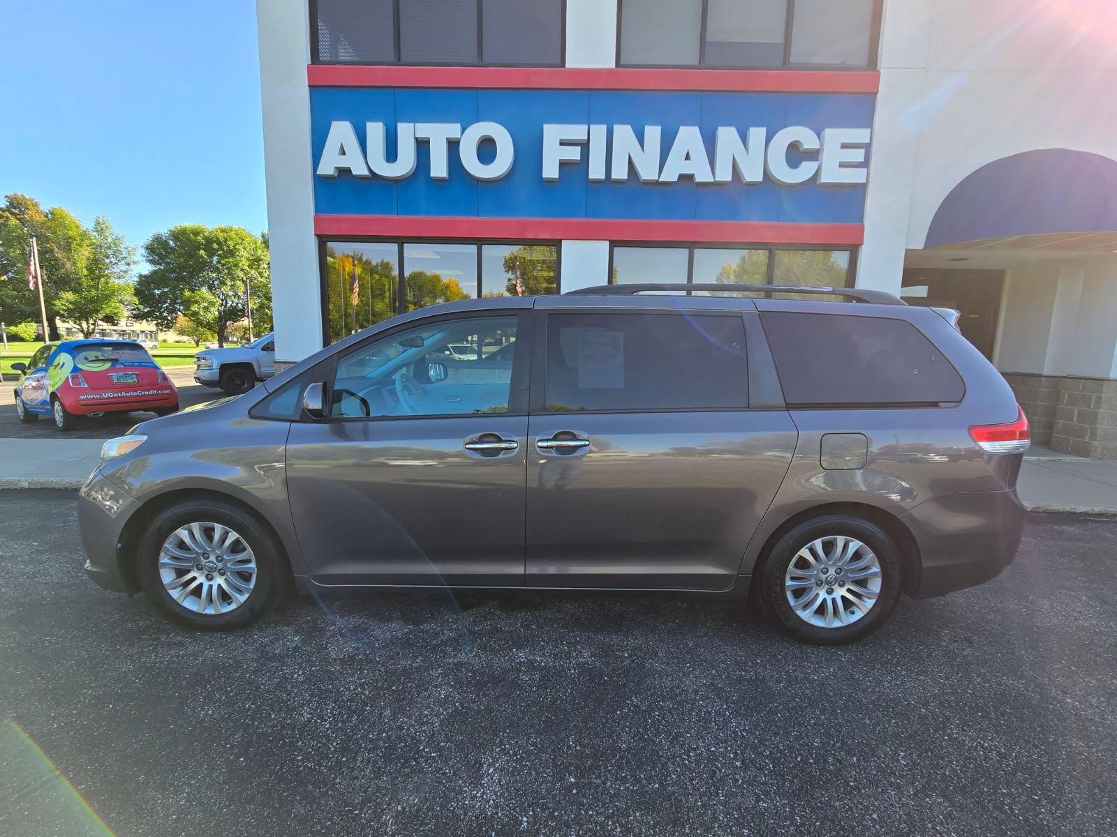 photo of 2013 Toyota Sienna XLE FWD 8-Passenger V6