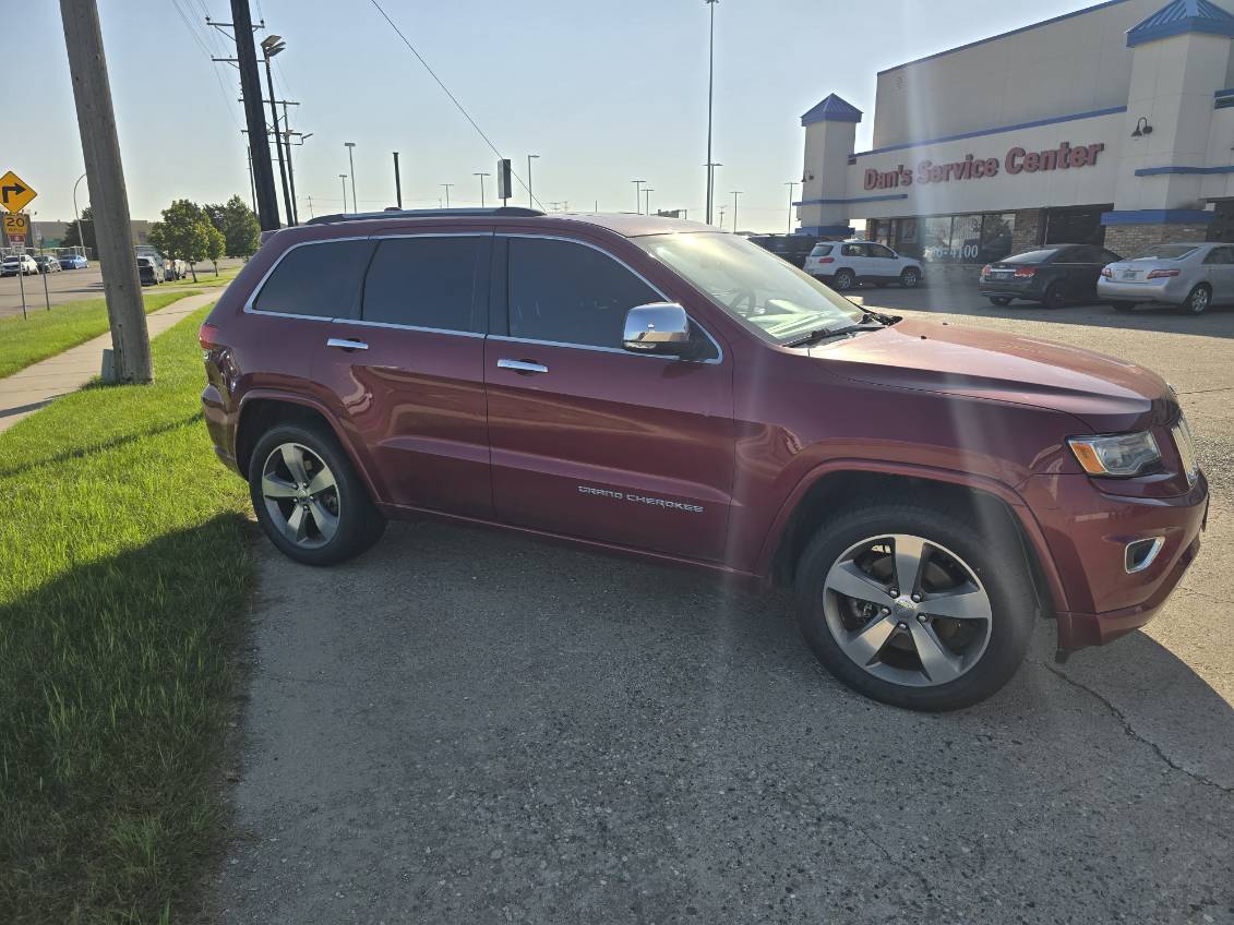 photo of 2014 Jeep Grand Cherokee Overland 4WD