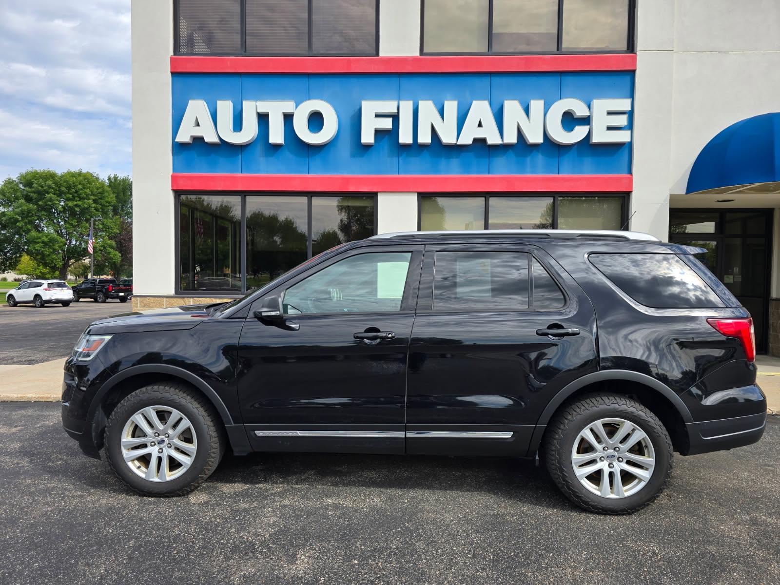 photo of 2019 Ford Explorer XLT 4WD